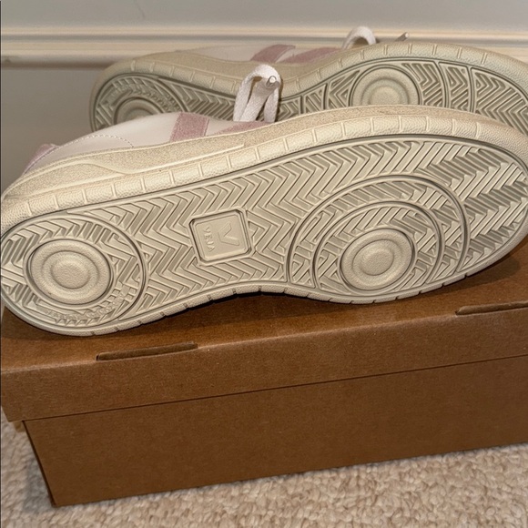 Brand New in Box Veja Extra_White_Babe Leather Sneakers - Picture 6 of 9